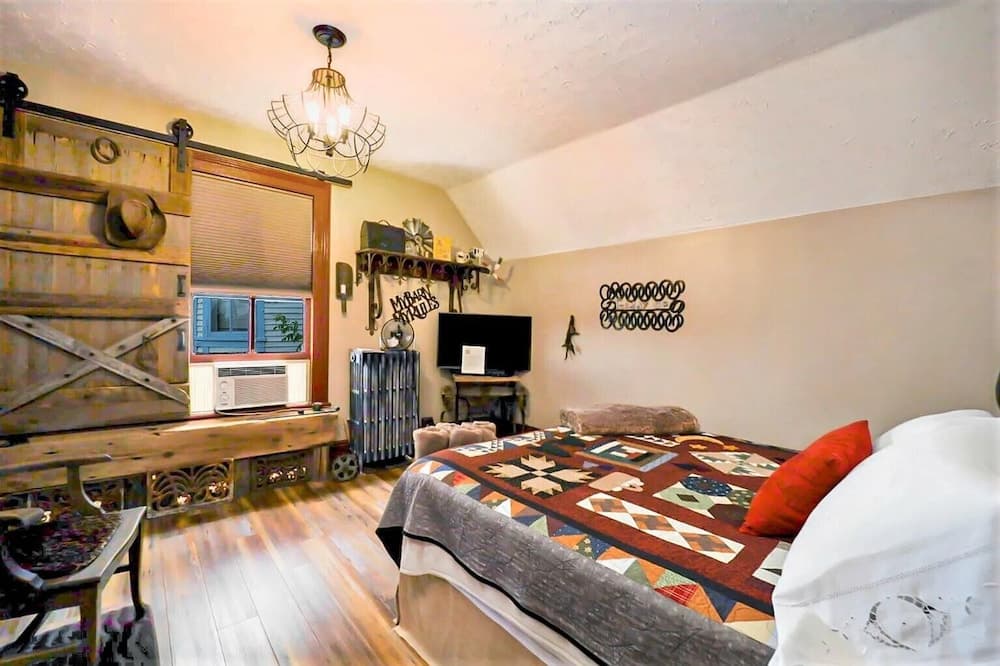 Secrets on Main Bed & Breakfast