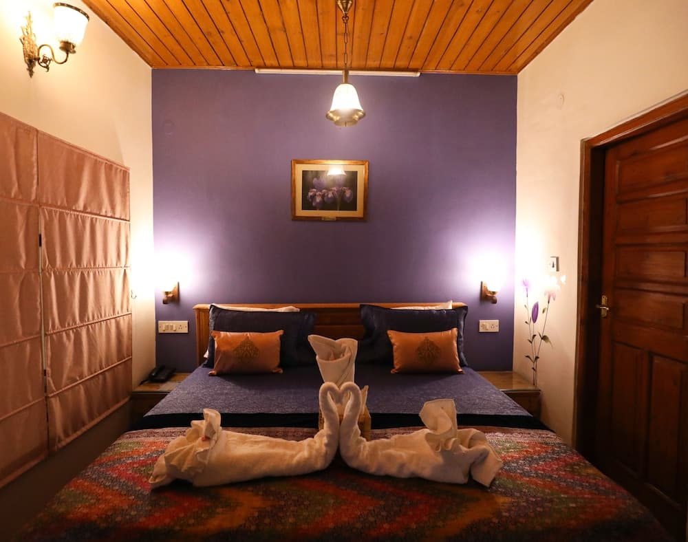 Groom Bridge Gold Stone Exotic Shimla