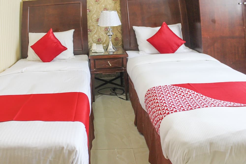 OYO 137 Clifton International Hotel