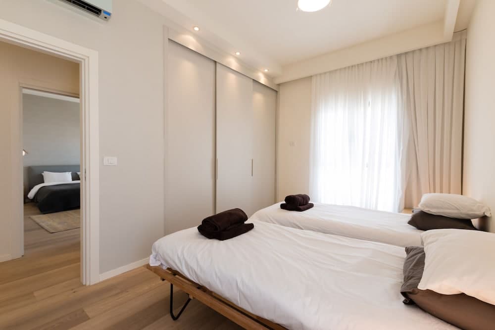 Live like Royalty in TLV DLX 2 Floor Apt