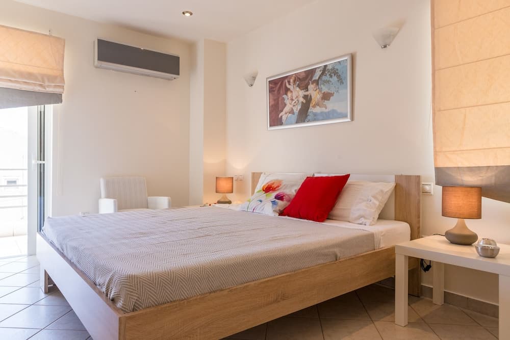 Bright & Spacious two-floor Family Garden Home