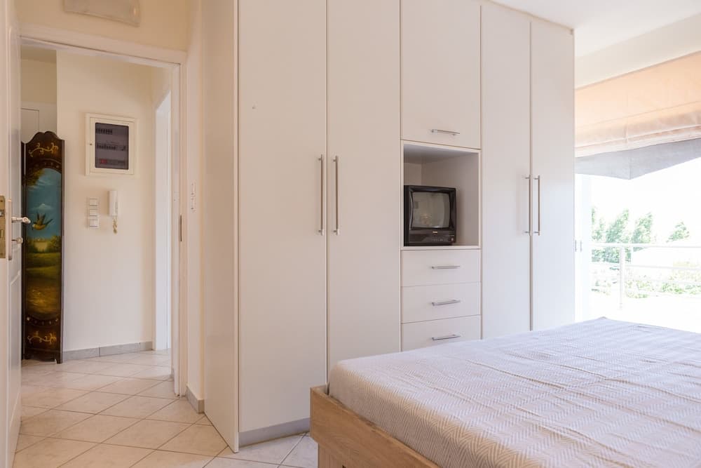 Bright & Spacious two-floor Family Garden Home