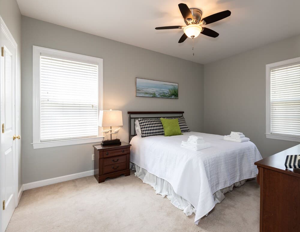 Newly Renovated Beach Cottage Walking Distance to Virginia Beach Oceanfront and Boardwalk