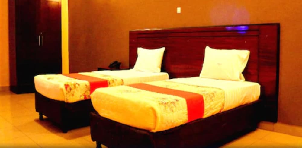 Hotel Hilltop Country Club