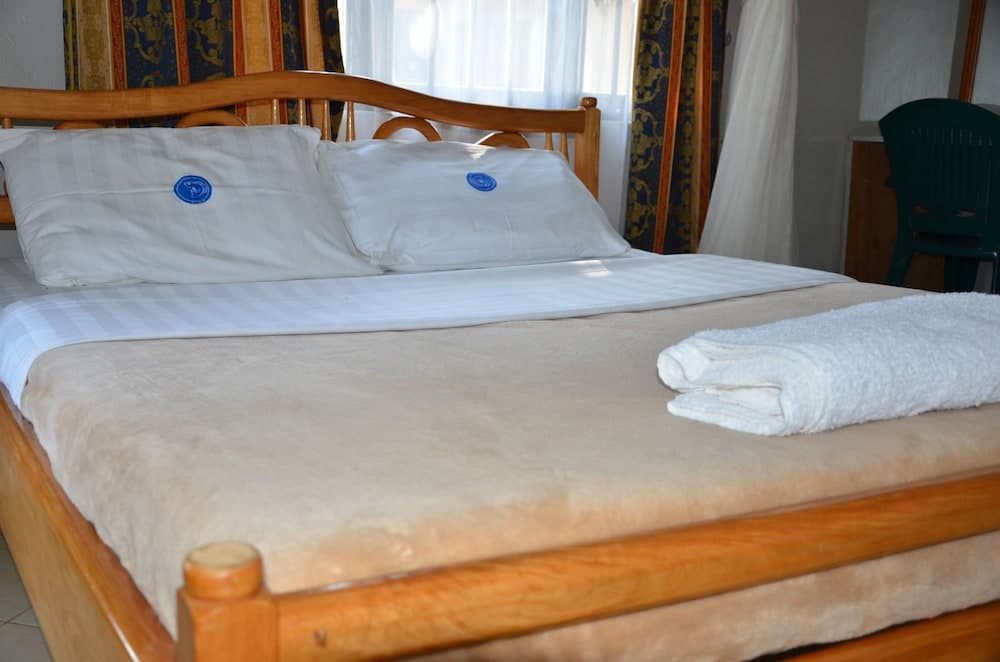 Ssese Islands Beach Hotel - Hostel