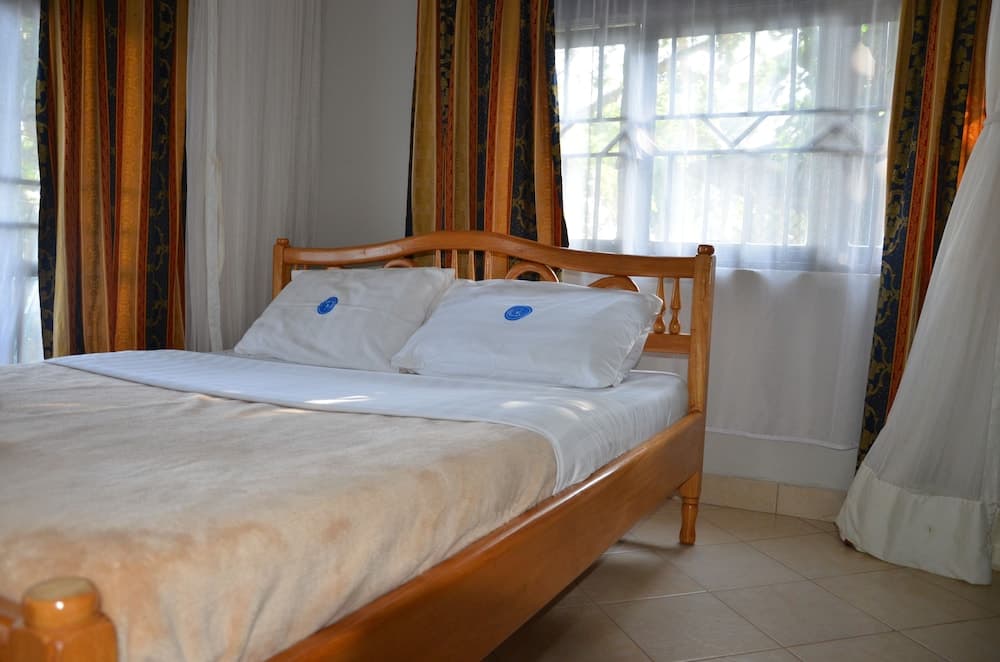 Ssese Islands Beach Hotel - Hostel