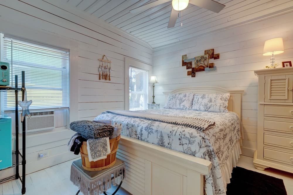 Riverside Inn and Cottages