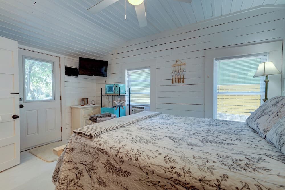 Riverside Inn and Cottages