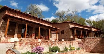 Paliokastro Guesthouse