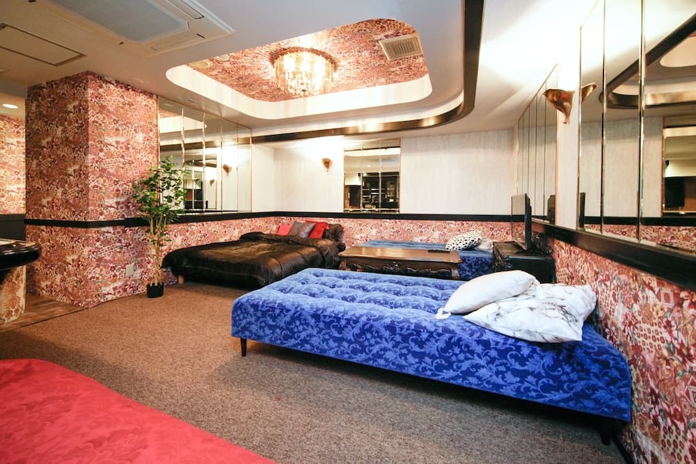 Ueno TS Shinobazu Hotel 6A