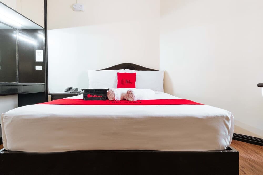 RedDoorz @ Vito Cruz Extension