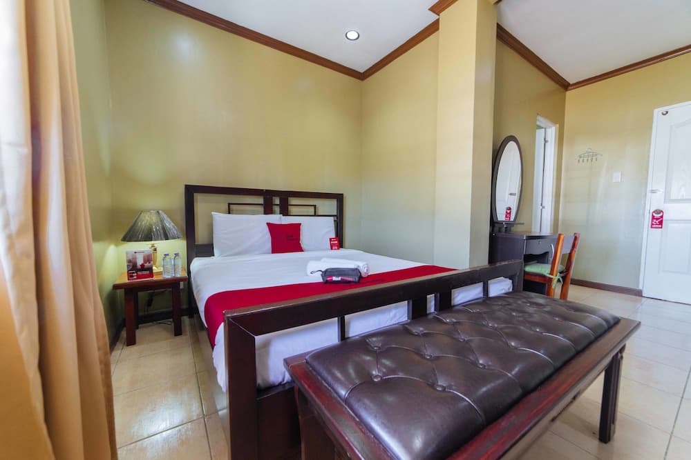 RedDoorz near Fruit Market Tagaytay