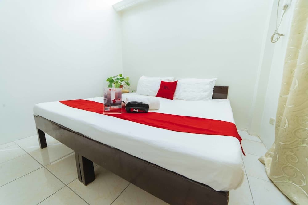 RedDoorz @ Ledesco Avenue Lapaz Iloilo
