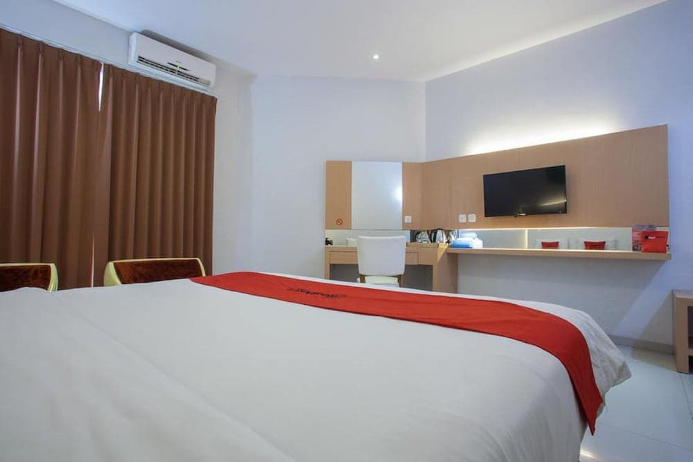 RedDoorz Plus @ Idjen Boulevard Malang