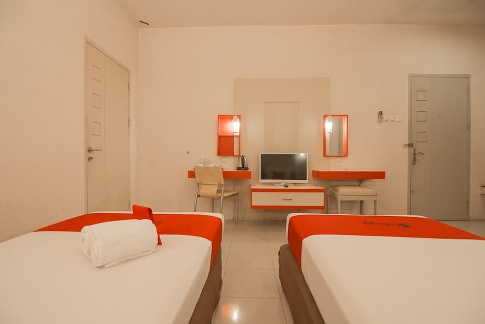 RedDoorz Plus near Kampung Gajah 3