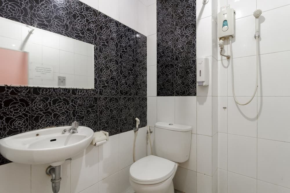 RedDoorz near Pantai Padang