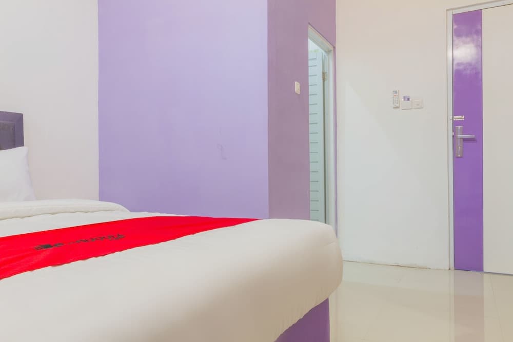 RedDoorz Plus @ Tuparev Cirebon 2