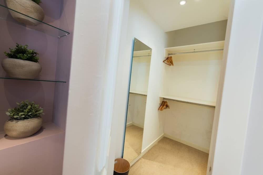 JOIVY 5-star Luxurious George Street Apartment