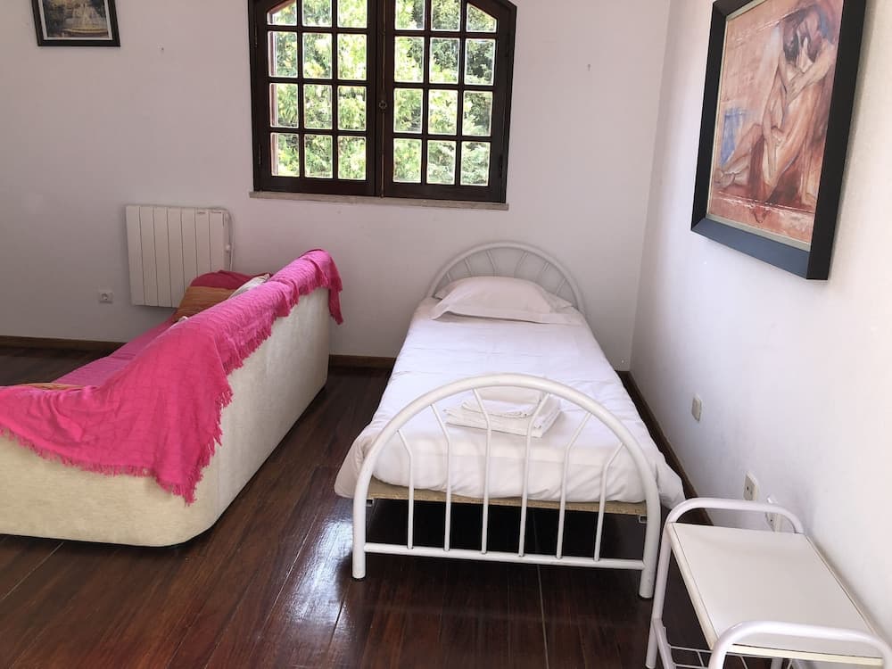 Aroeira’s paradise villa with pool