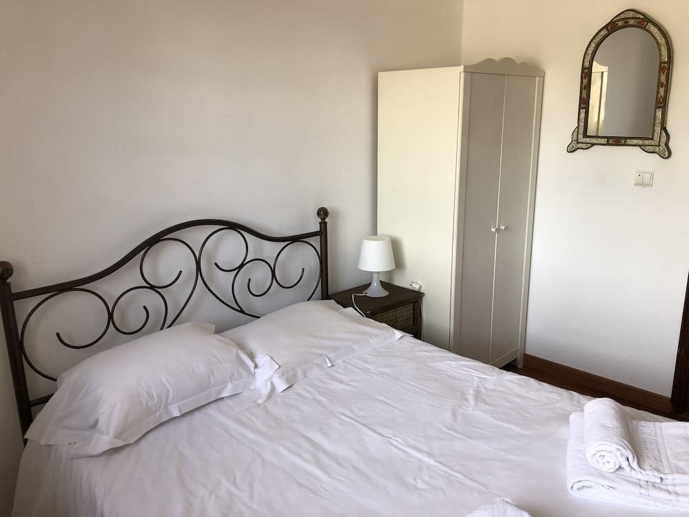 Aroeira’s paradise villa with pool