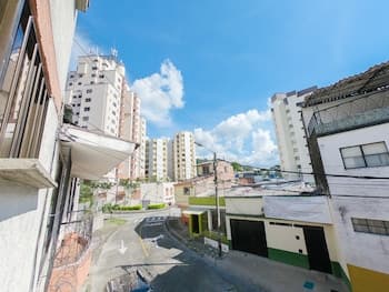 Amplio Apt Circunvalar By Parceros Group