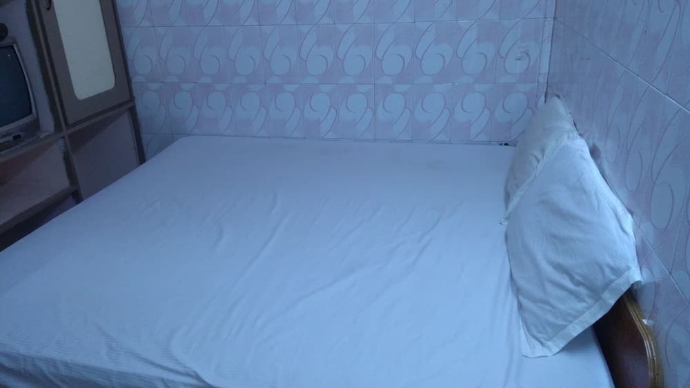 Iroomz Hotel Nandini Lodge