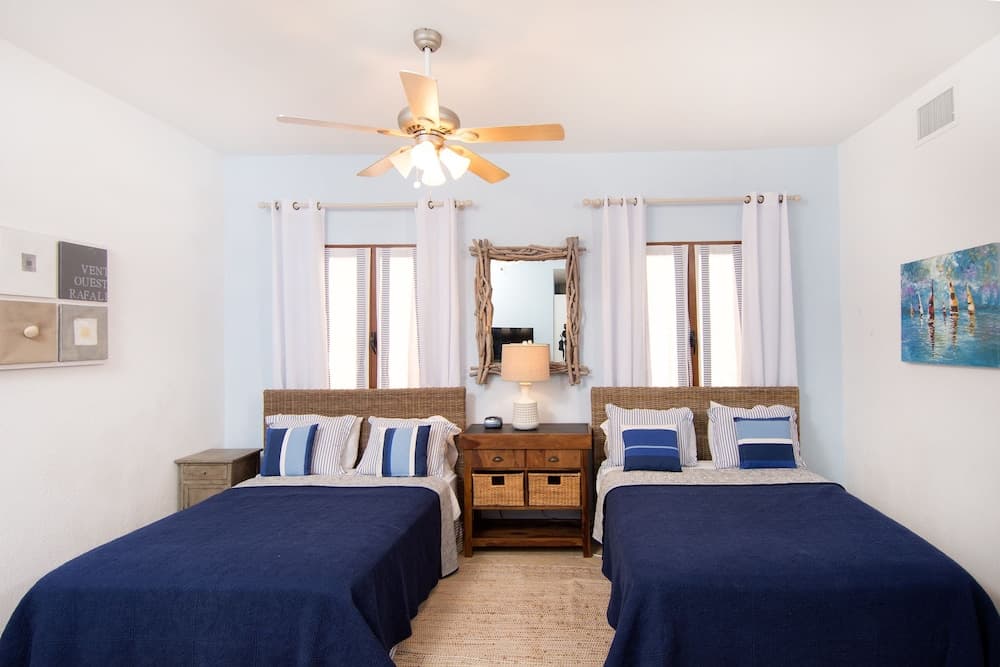 Aqua Vue by Island Properties Online