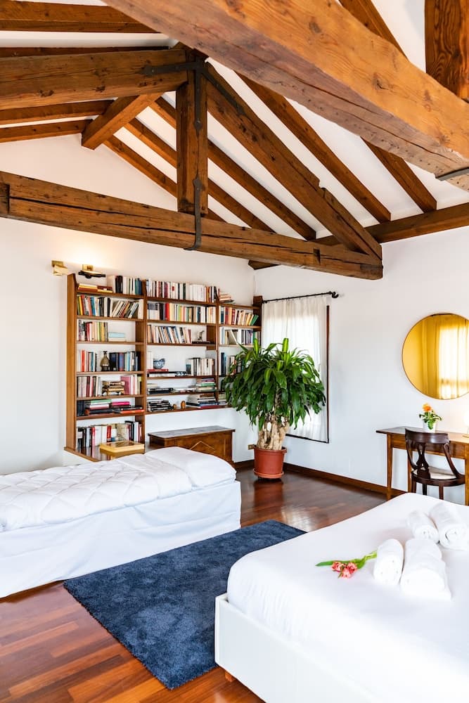 Prestigious Residence Brà with a turret overlooking Verona