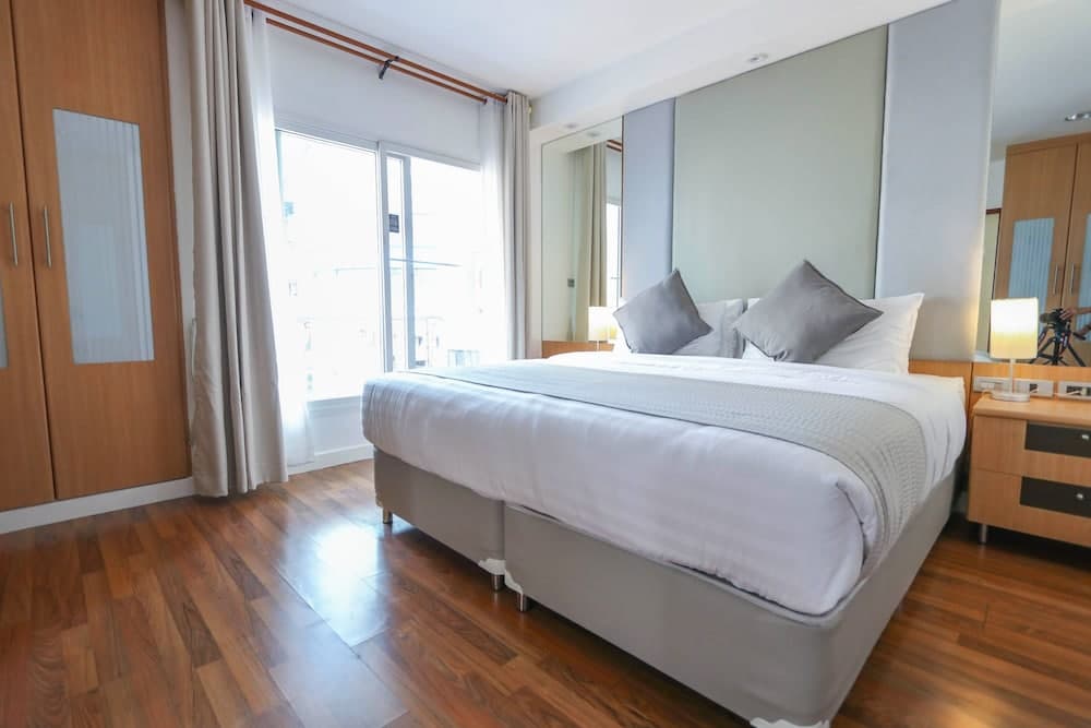 JJ Suites - Your Home on 11