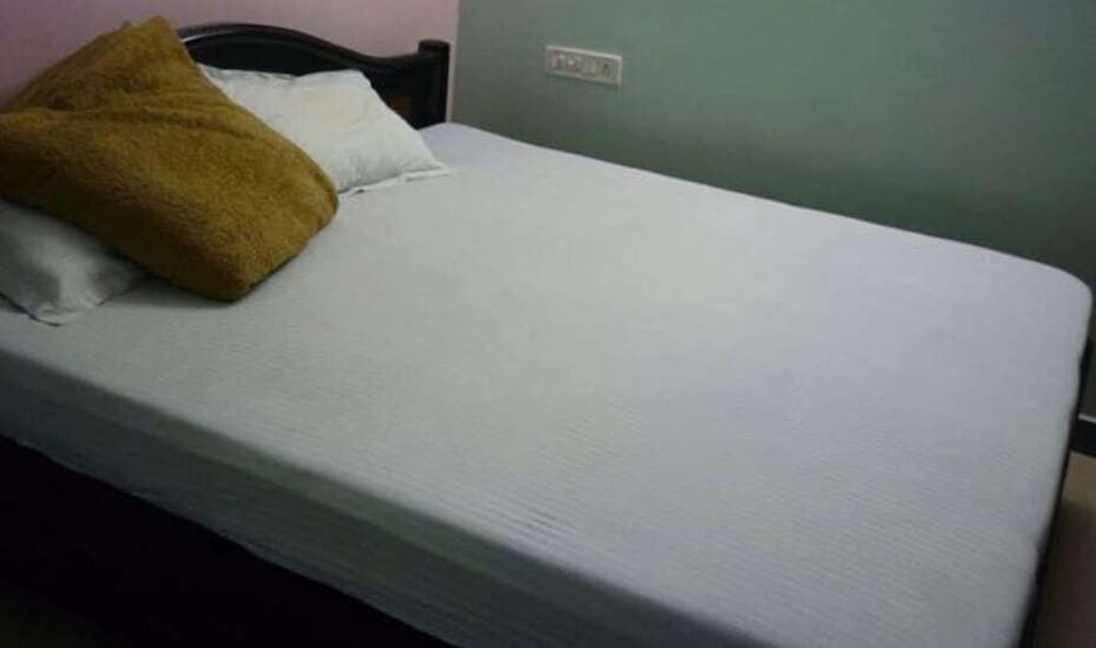 Iroomz HotelTanmai Residency