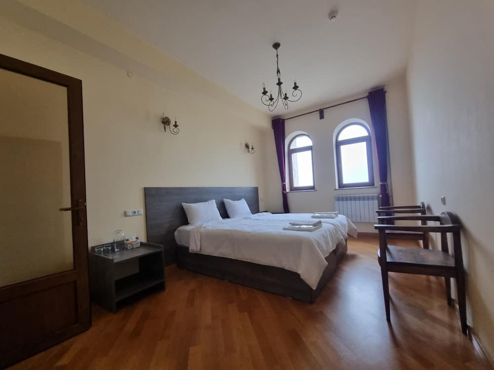 Vanatun Monastery Stay