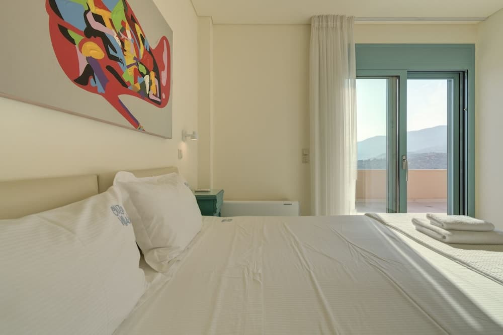 Ouzo Panoramic Houses 2, with private pool