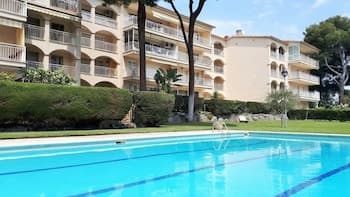 Apartamento con vistas al mar y piscina en Playa de Aro