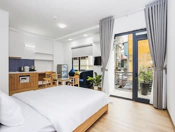 Amazing NYT Home Balcony Cozy Studio