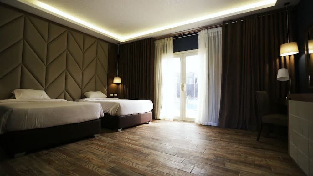 Byoot Bay Hotel & Resort