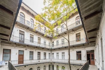 happy home Budapest FOX