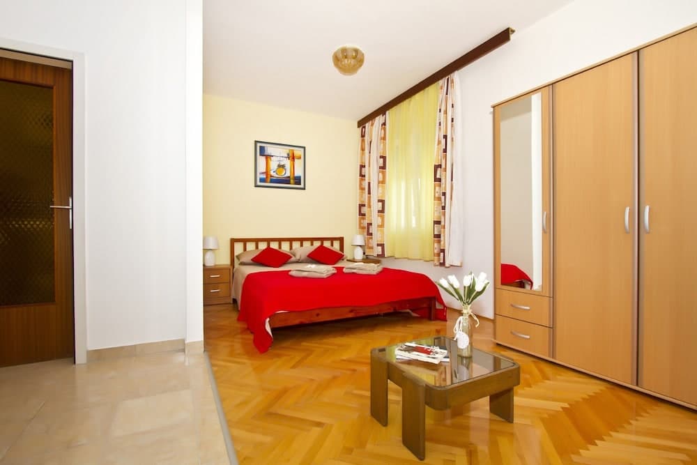 Apartment Topic near Beach