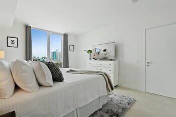 Top Fort Lauderdale Condo 7th Floor - Private and Sanitized, Hotel Amenities, Free Parking for Stays Over 27 Days, 400 ft From the Beach. Hosted by Super Host!