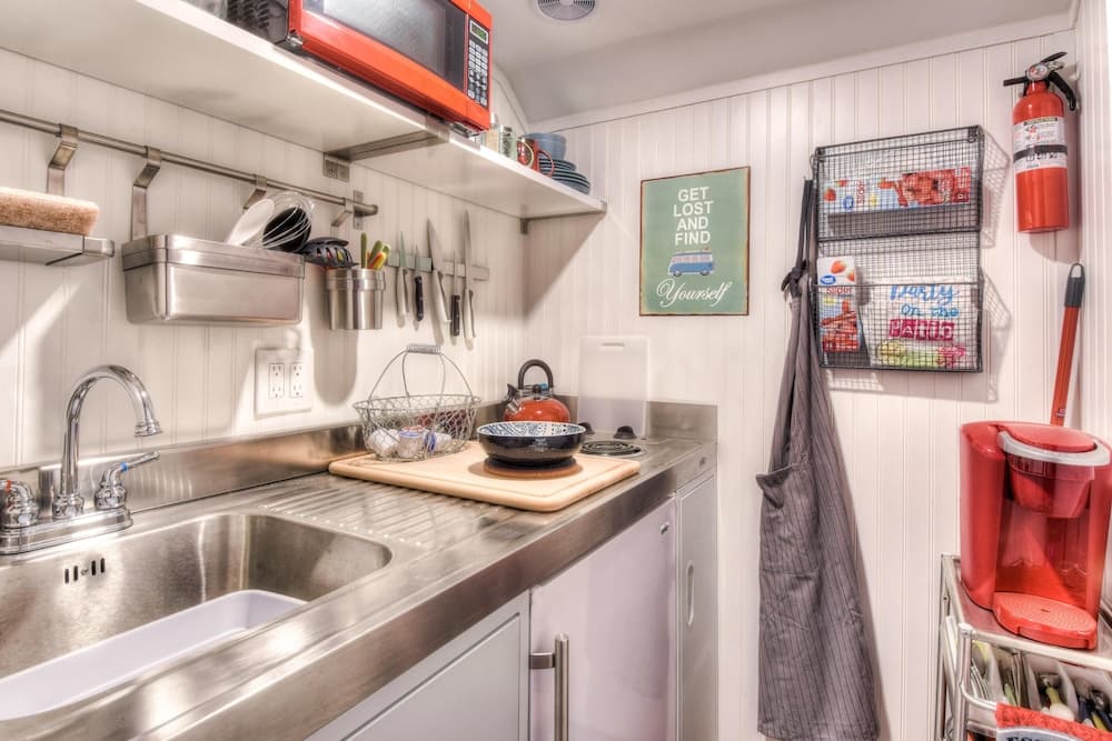 Hole In One 1 Bedroom Cabin by RedAwning