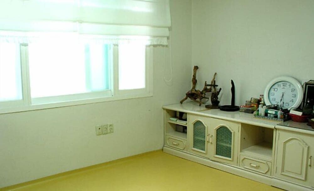 White House on the Hill HayanZip