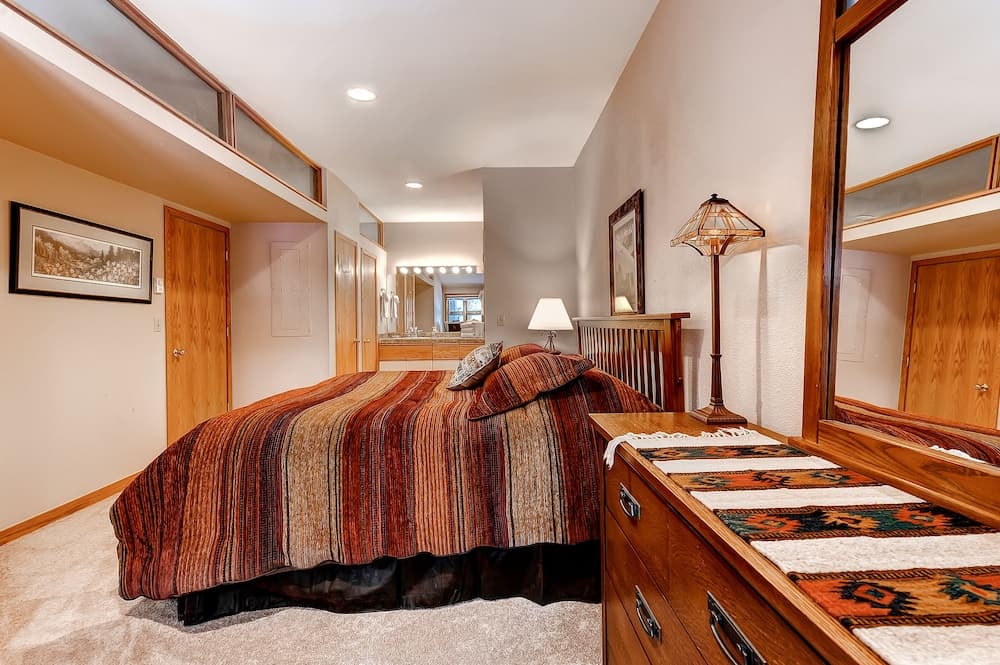 River Glen Condos by CRMR