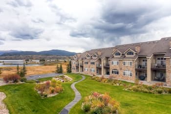 Bay Club Town Homes by CRMR