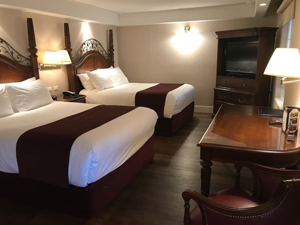 Chateau Louis Hotel & Conference Centre