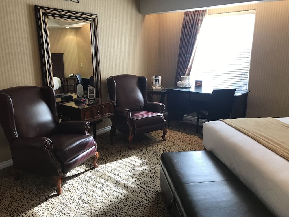 Chateau Louis Hotel & Conference Centre