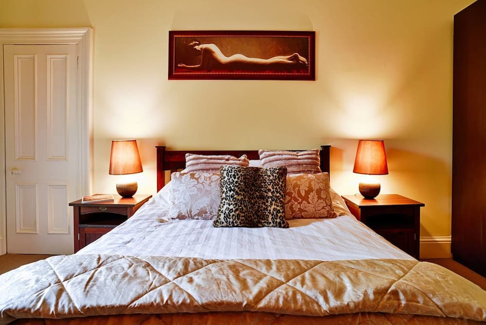 Fabulous Location in Peaceful New Town Cul-de-sac