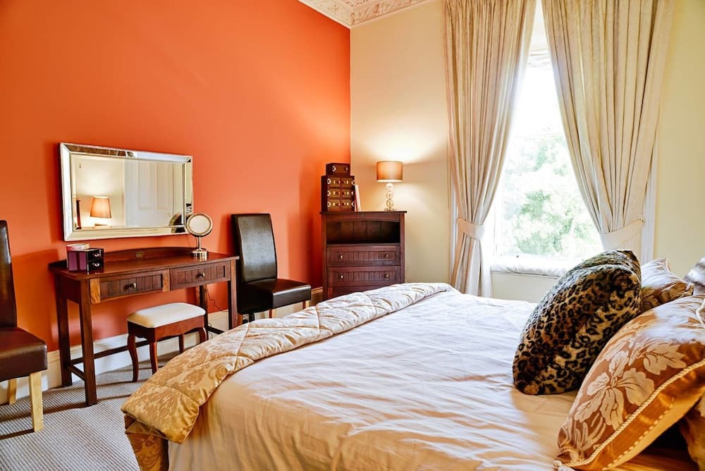 Fabulous Location in Peaceful New Town Cul-de-sac