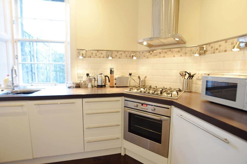 JOIVY City Centre Chic for two Next to Calton Hill