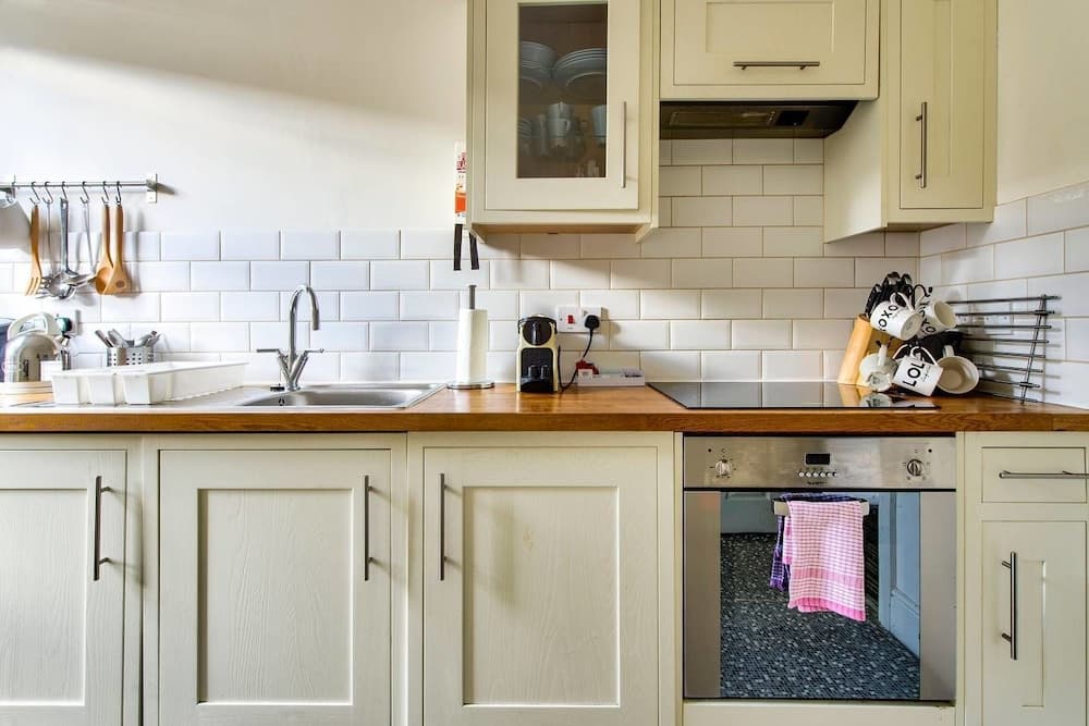 JOIVY Great Location - Lovely Rose St Apt in City Centre