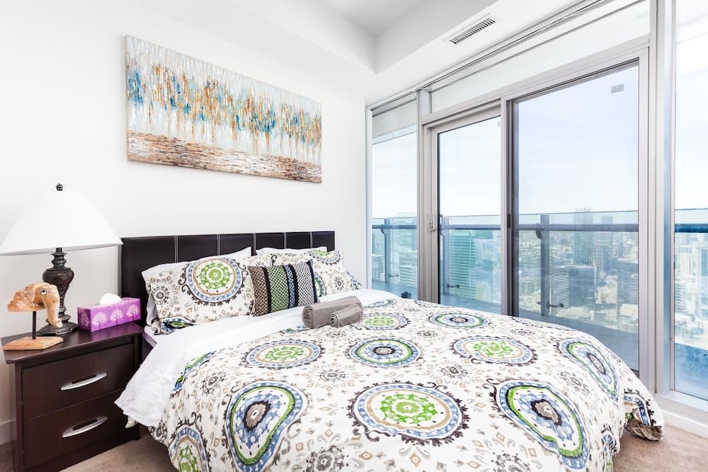 TopLine Suites - Ice Condos