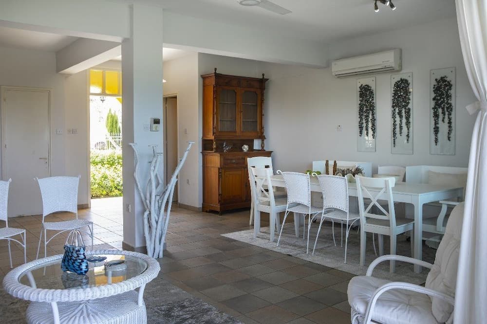 Sirina Waterfront House